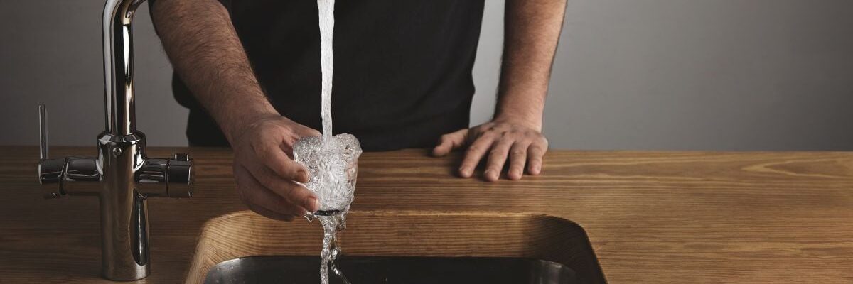 Как очистить воду подручными средствами: лайфхаки для дома