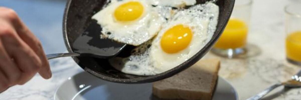 Выбор идеальной сковороды для жарки яичницы: советы экспертов и секреты кулинарии