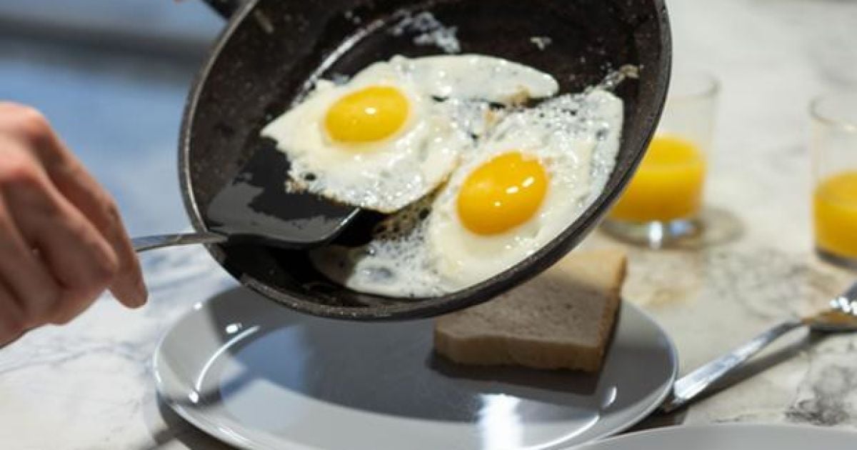 Выбор идеальной сковороды для жарки яичницы: советы экспертов и секреты кулинарии