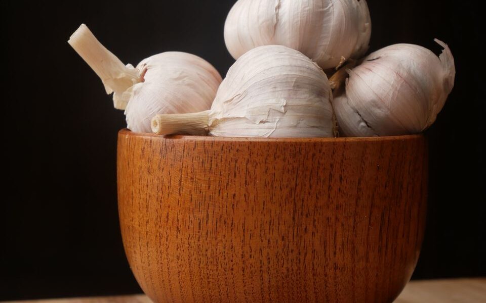 Летний уход за чесноком: секреты пышной зелени и крупных головок